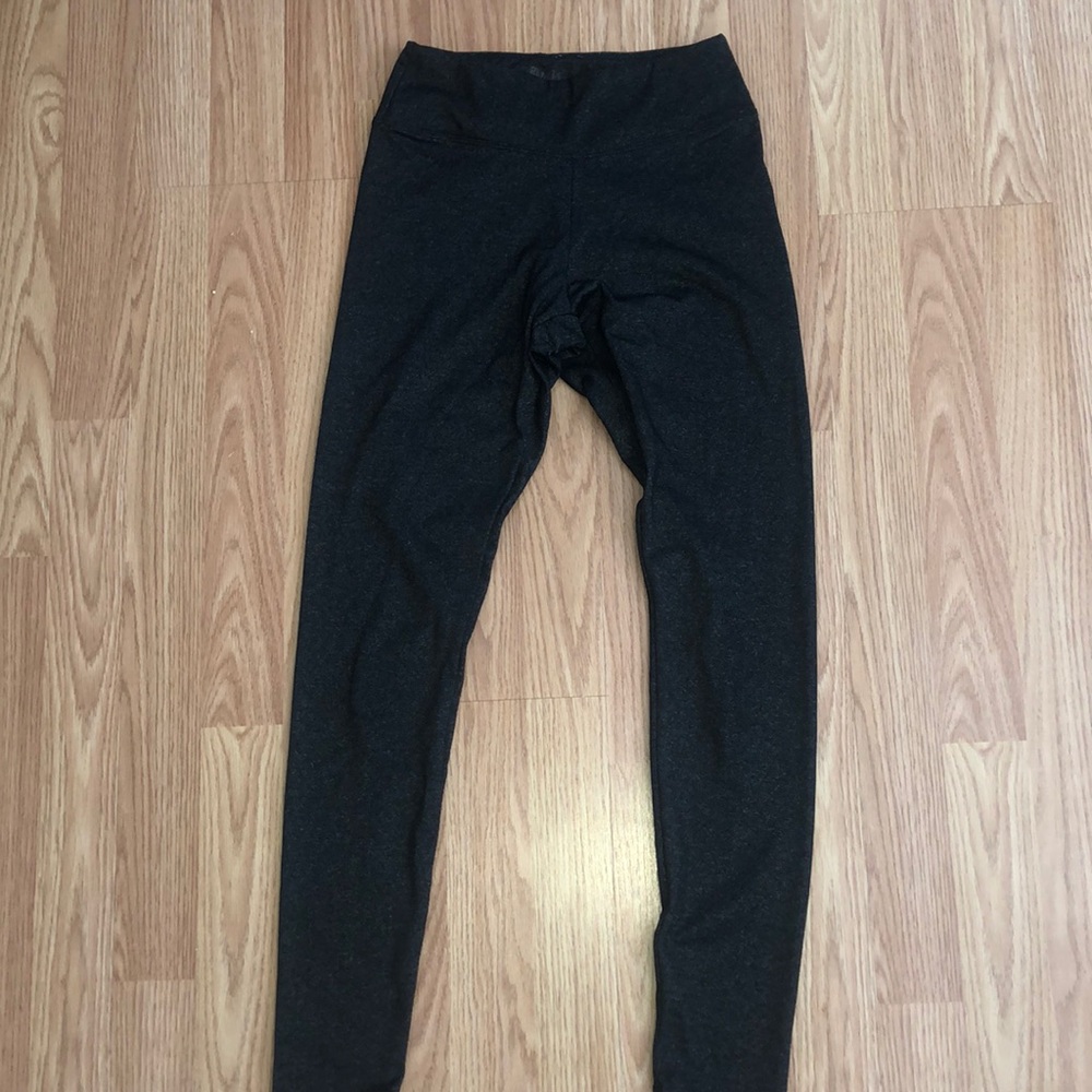 dark grey/black leggings